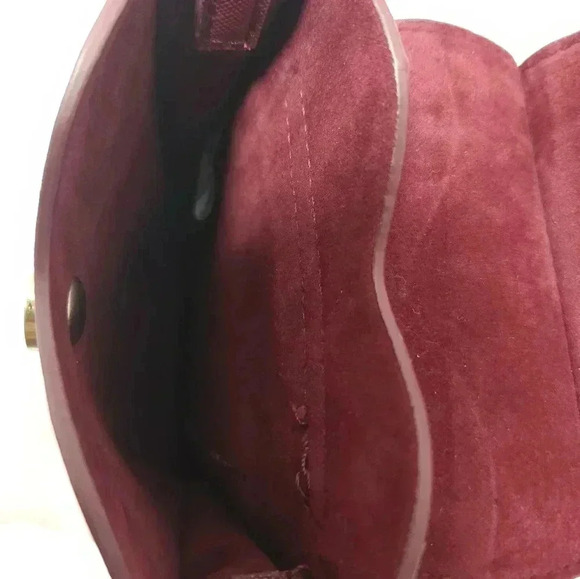 Bioworld Harry Potter Golden Snitch Charm Maroon Crossbody Bag Purse - Picture 6 of 8